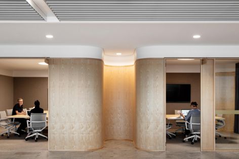 Hassell selected Elton Group’s WoodWall veneer in Birch Crown to perfectly execute curved surfaces in this workspace fit-out. The project features WoodWall installed by Wallpaper Installation. Architect: Hassell. Photographer: Nicole England.