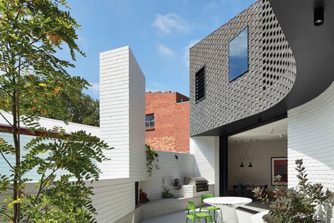 Perimeter House by Make Architecture, winner of the 2017 Think Brick Awards Kevin Borland Masonry Award. Photography: Peter Bennetts.