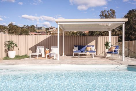 Lysaght freestanding pergola in Thredbo White®, installed for a project in NSW, offers refuge from the sun and provides a space for relaxing by the pool.