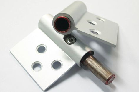 The hinge door has an adjustable lift-off hinge, making installation and removal easy. 
