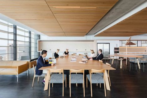 Screenwood was specified by Davenport Campbell for the HSBC Barangaroo workplace fitout. Photography: Katherine Lu.
